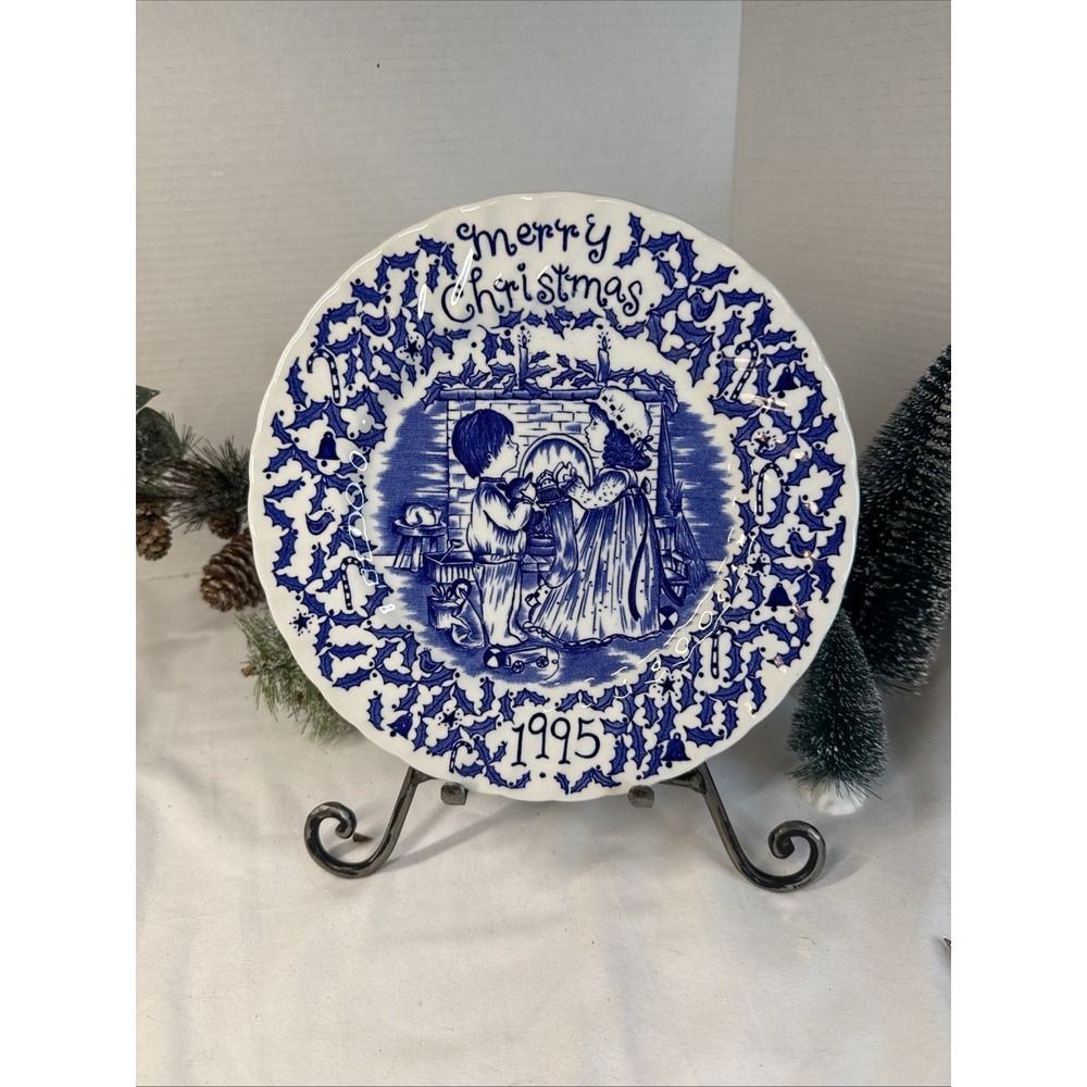 Royal Crown Ford A Happy Holiday To You 1995 Plate By Norma Sherman England.
